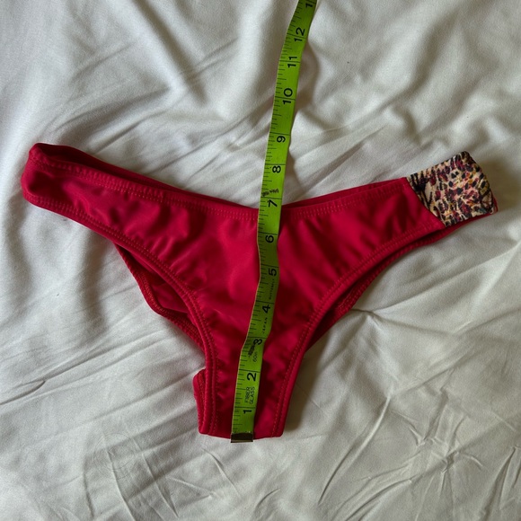 Animal print and red bikini - Picture 5 of 13